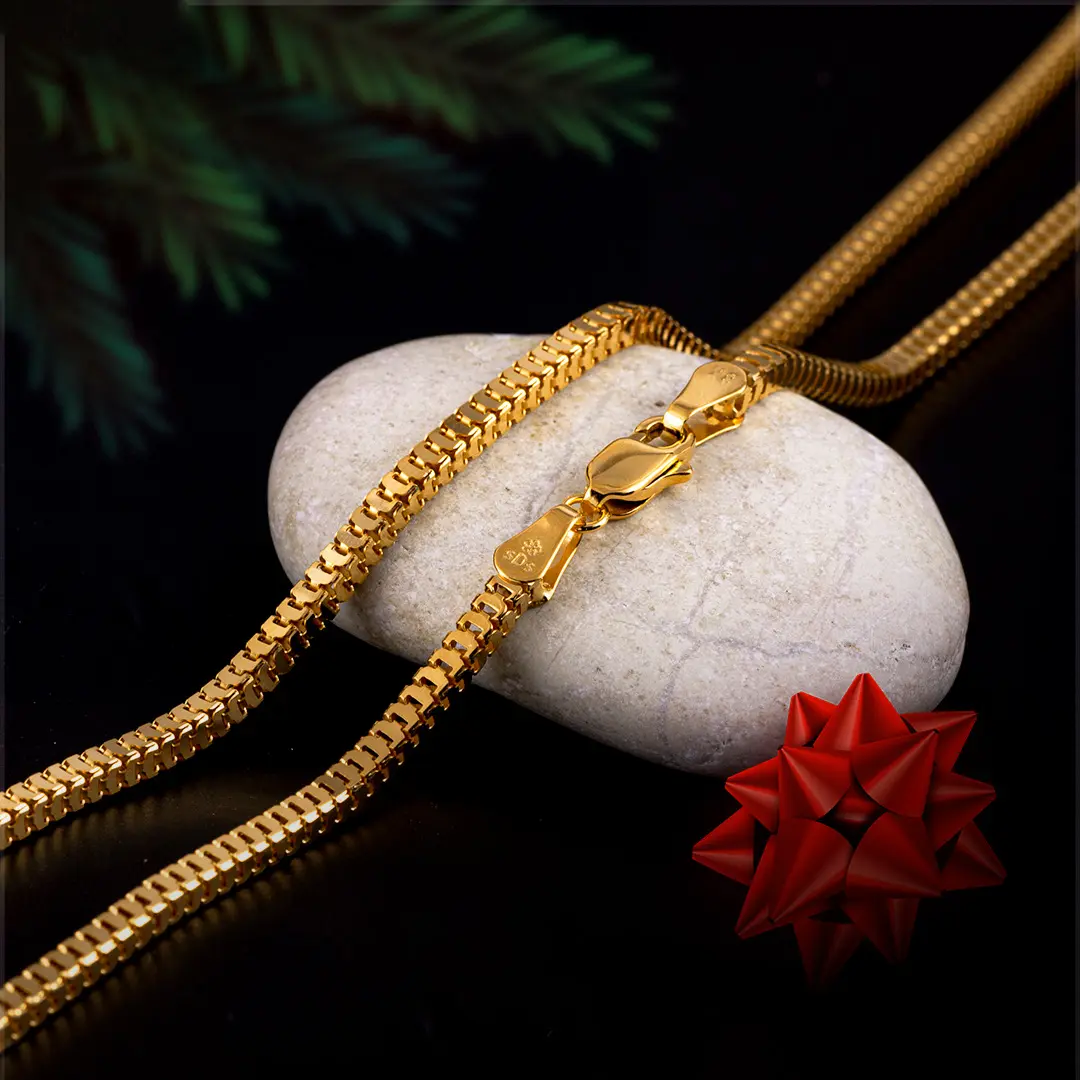 Gold necklace presentation